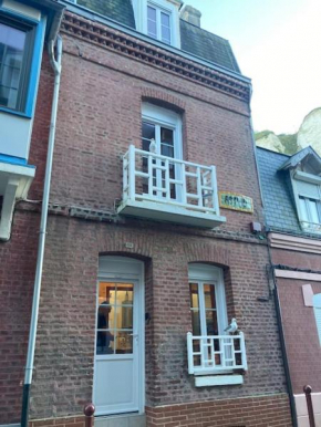 Villa Astrid - maison de pêcheur au pied de la falaise et de la plage